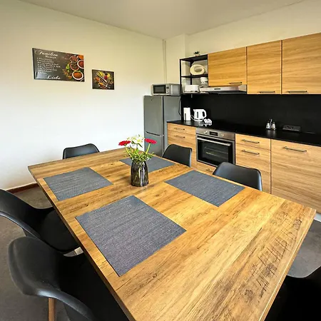 아파트 Immostay #7 -helle Mit Grossem Garten -4 Zimmer, Wifi & Free Parking *