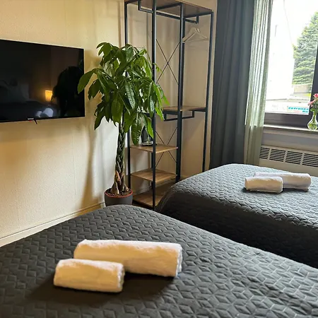 Immostay #7 -helle Mit Grossem Garten -4 Zimmer, Wifi & Free Parking 아파트 브레멘