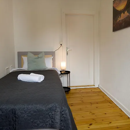 Immostay #7 -helle Mit Grossem Garten -4 Zimmer, Wifi & Free Parking Apartment *