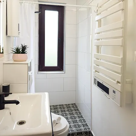 Immostay #7 -helle Mit Grossem Garten -4 Zimmer, Wifi & Free Parking