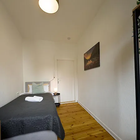 Immostay #7 -helle Mit Grossem Garten -4 Zimmer, Wifi & Free Parking Apartment *