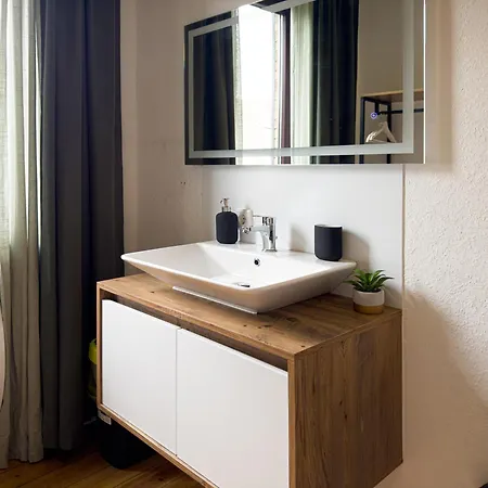 Immostay #7 -helle Mit Grossem Garten -4 Zimmer, Wifi & Free Parking