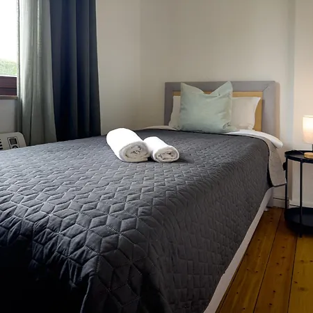 Immostay #7 -helle Mit Grossem Garten -4 Zimmer, Wifi & Free Parking Apartment *