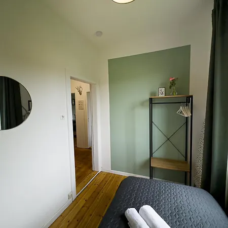 Immostay #7 -helle Mit Grossem Garten -4 Zimmer, Wifi & Free Parking *