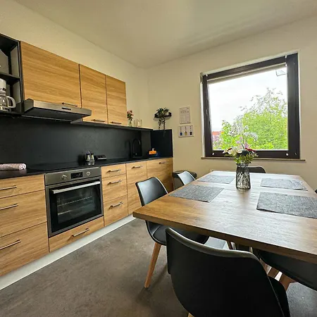 Immostay #7 -helle Mit Grossem Garten -4 Zimmer, Wifi & Free Parking *