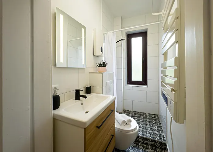 Immostay #7 -helle Mit Grossem Garten -4 Zimmer, Wifi & Free Parking